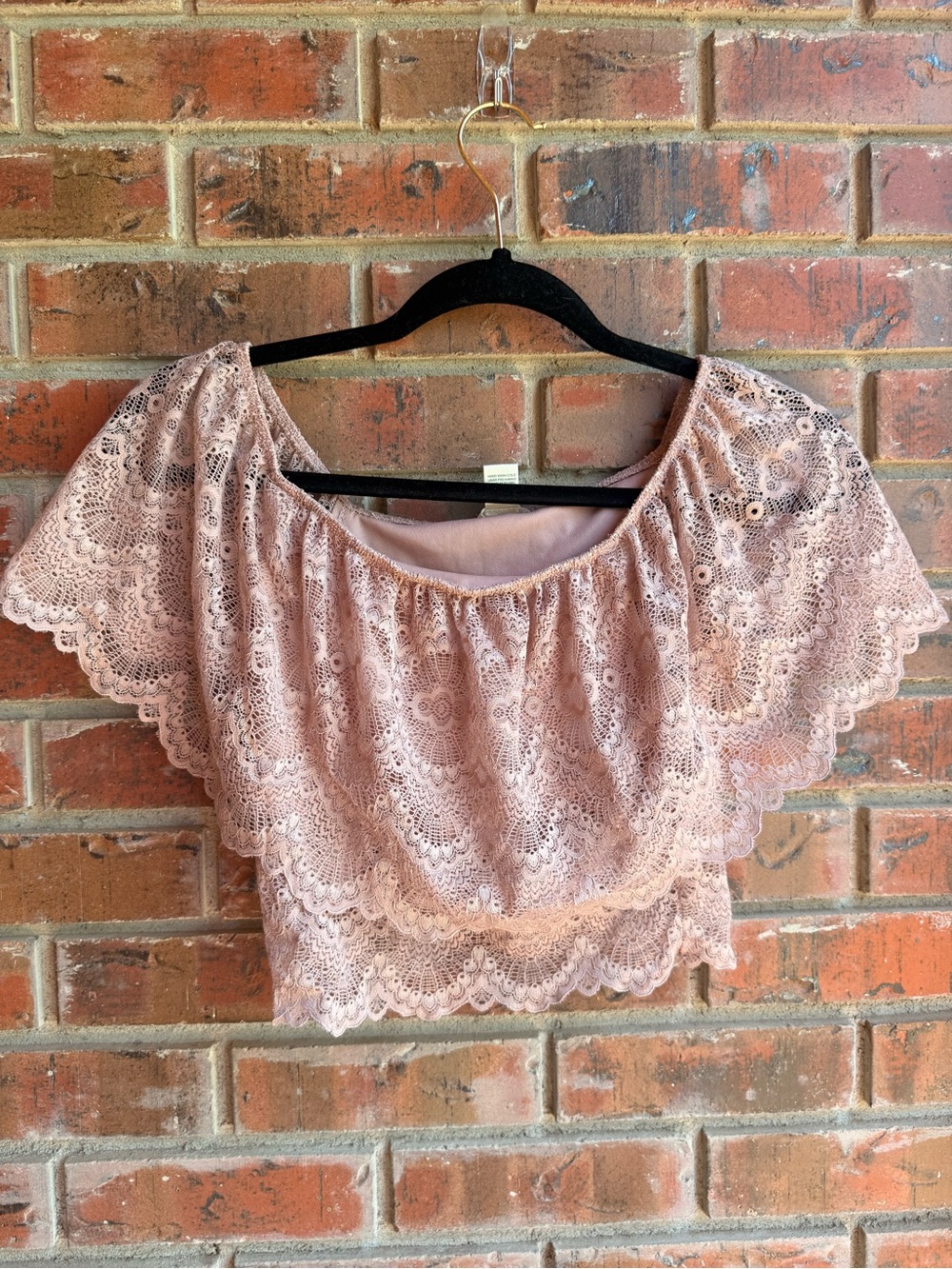Bozzolo Dusty Pink Lace Off-Shoulder Crop Top